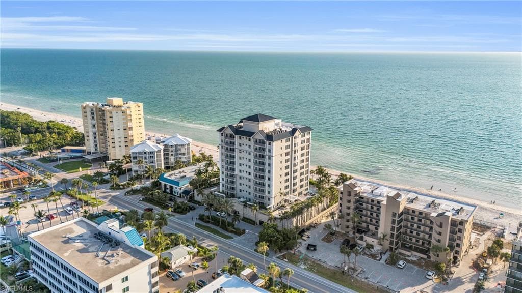 9235 Gulf Shore Dr Ph-01, Naples, FL 34108-23