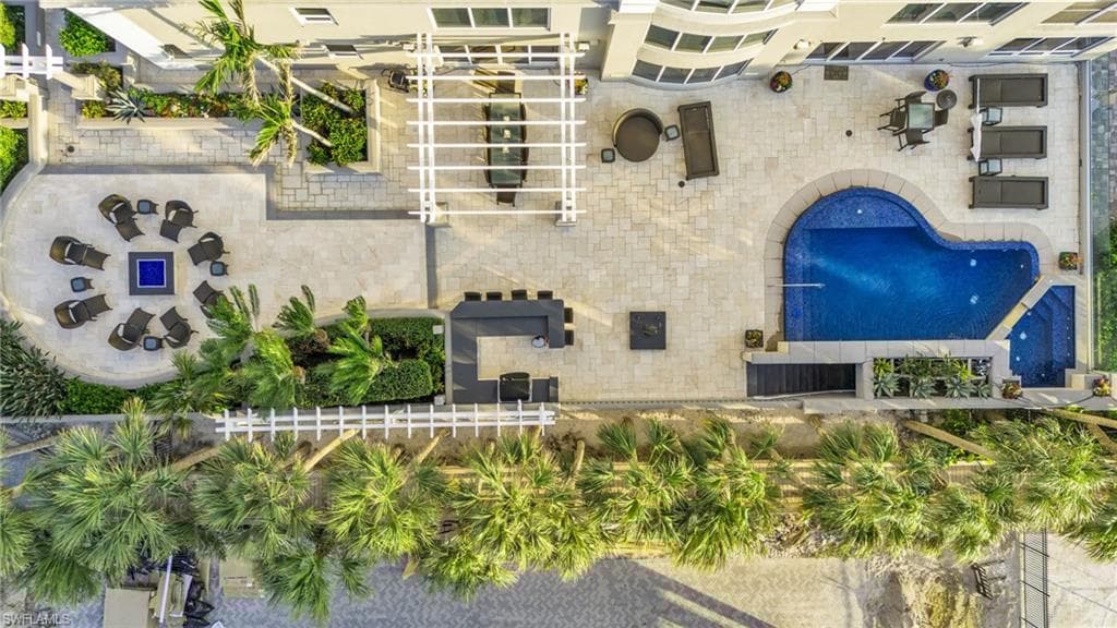 9235 Gulf Shore Dr Ph-01, Naples, FL 34108-24