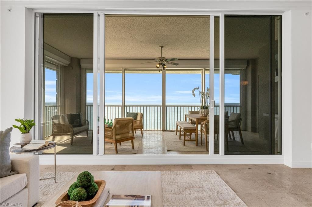 9235 Gulf Shore Dr Ph-01, Naples, FL 34108-4