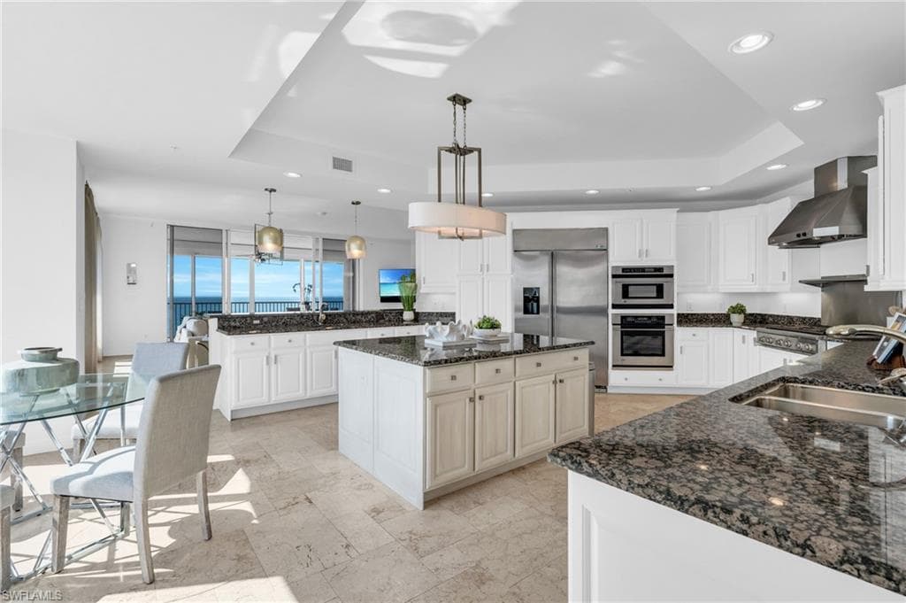 9235 Gulf Shore Dr Ph-01, Naples, FL 34108-7