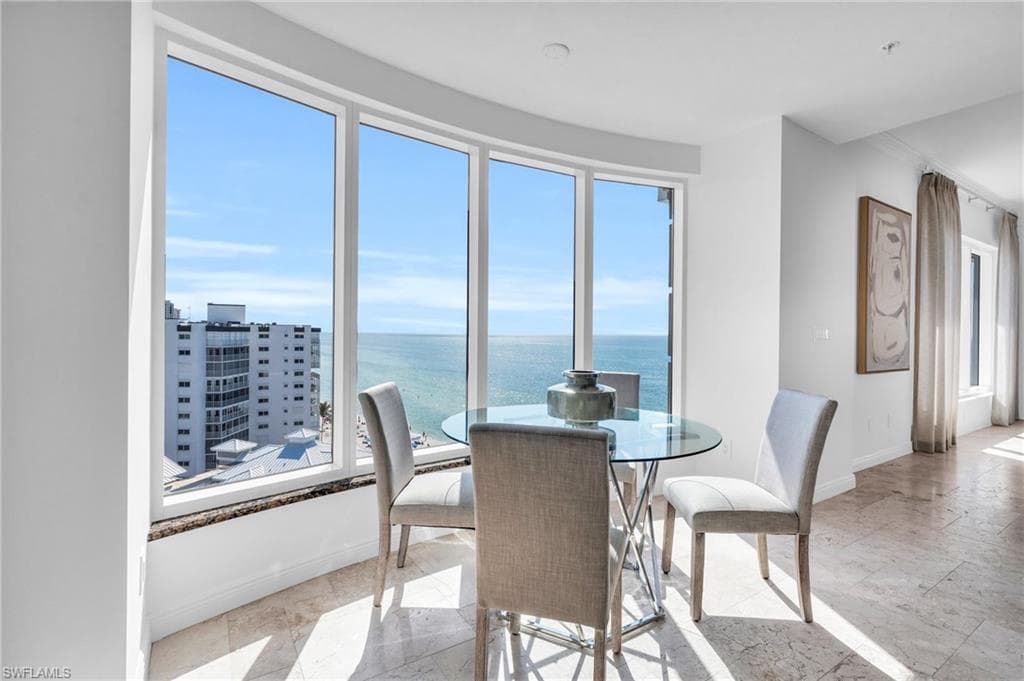 9235 Gulf Shore Dr Ph-01, Naples, FL 34108-8