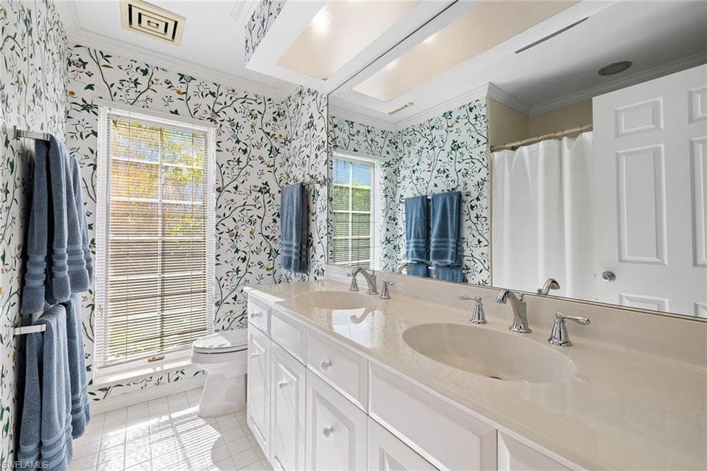 3323 Gin Ln, Naples, FL 34102-23