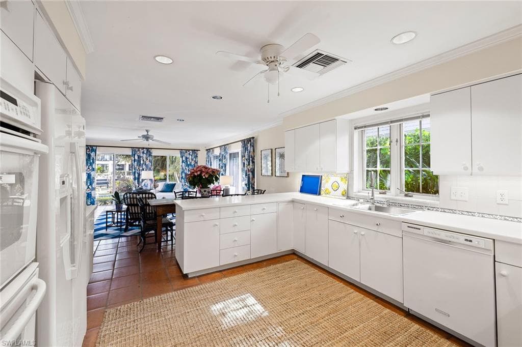 3323 Gin Ln, Naples, FL 34102-25
