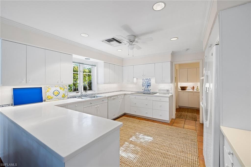 3323 Gin Ln, Naples, FL 34102-26