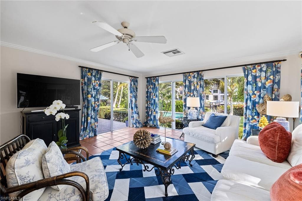 3323 Gin Ln, Naples, FL 34102-29