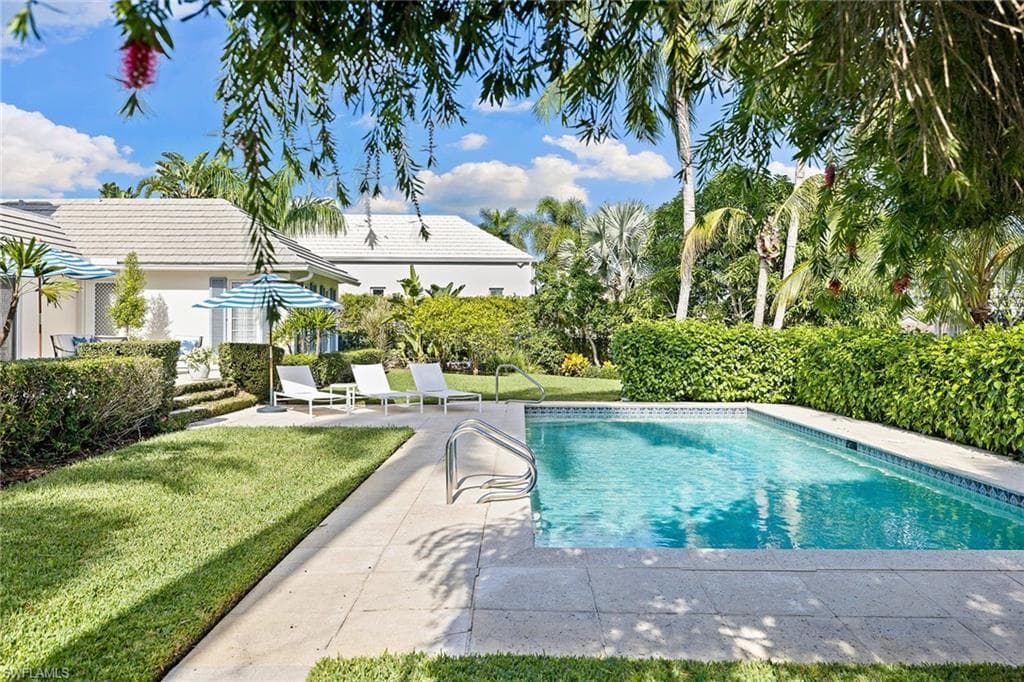 3323 Gin Ln, Naples, FL 34102-33