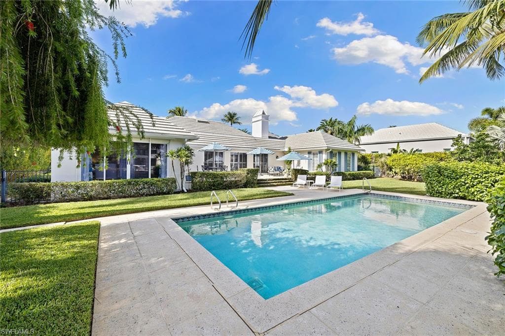 3323 Gin Ln, Naples, FL 34102-34