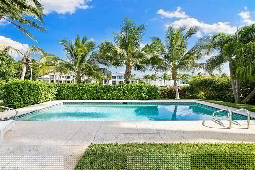 3323 Gin Ln, Naples, FL 34102-37