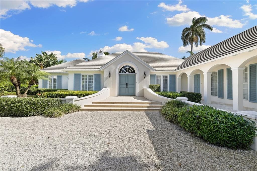 3323 Gin Ln, Naples, FL 34102-3