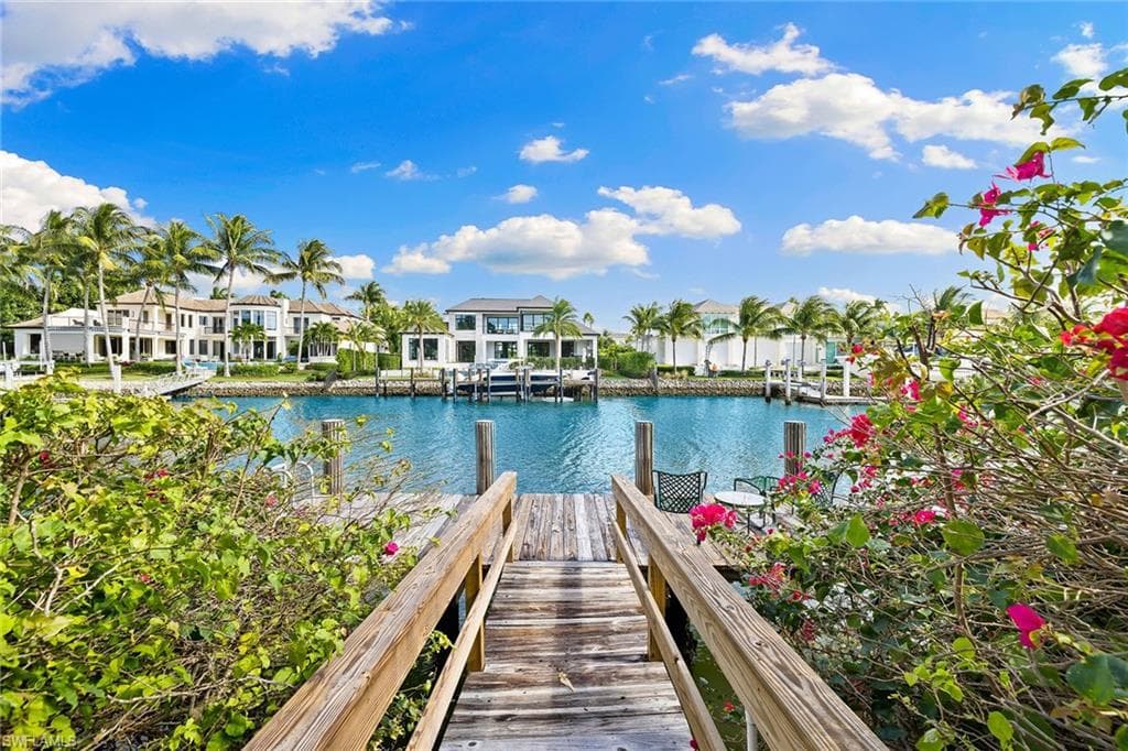 3323 Gin Ln, Naples, FL 34102-41