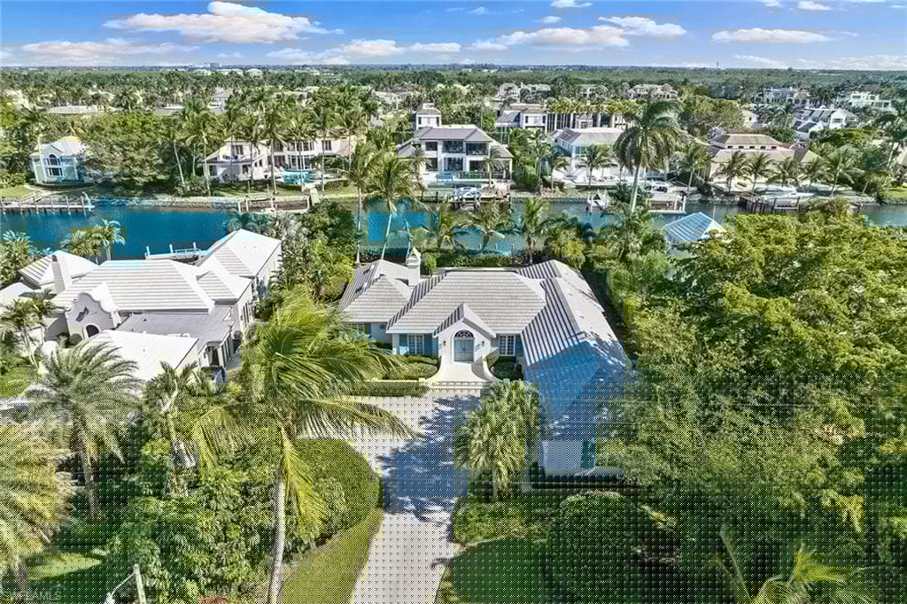 3323 Gin Ln, Naples, FL 34102-43