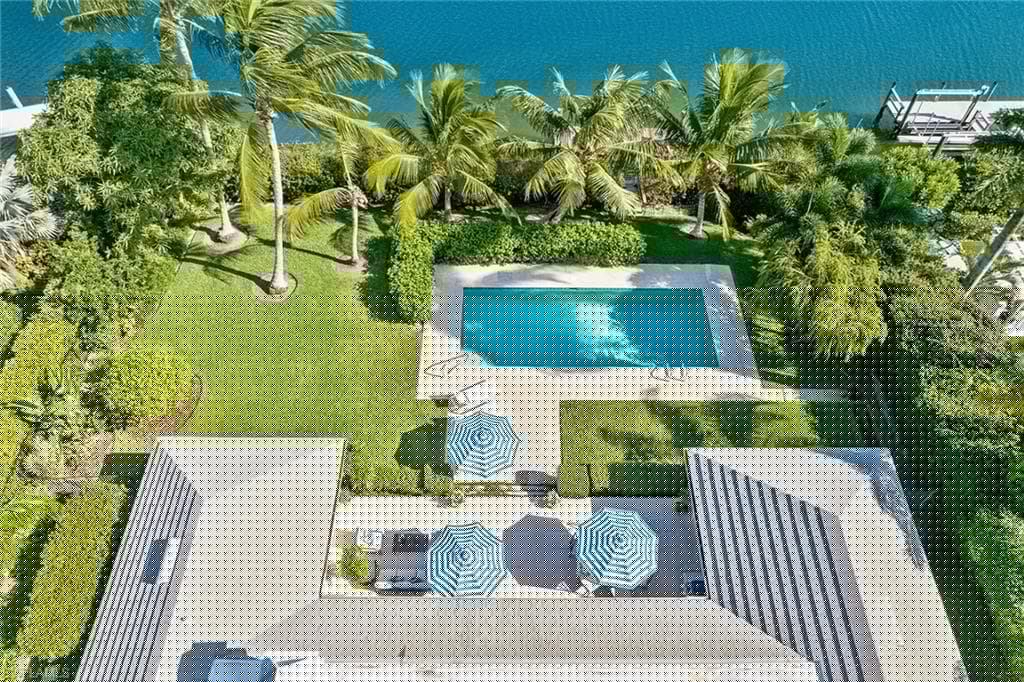 3323 Gin Ln, Naples, FL 34102-44