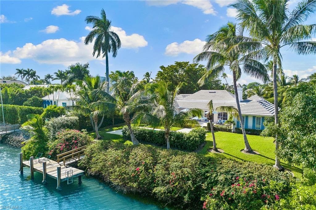 3323 Gin Ln, Naples, FL 34102-45