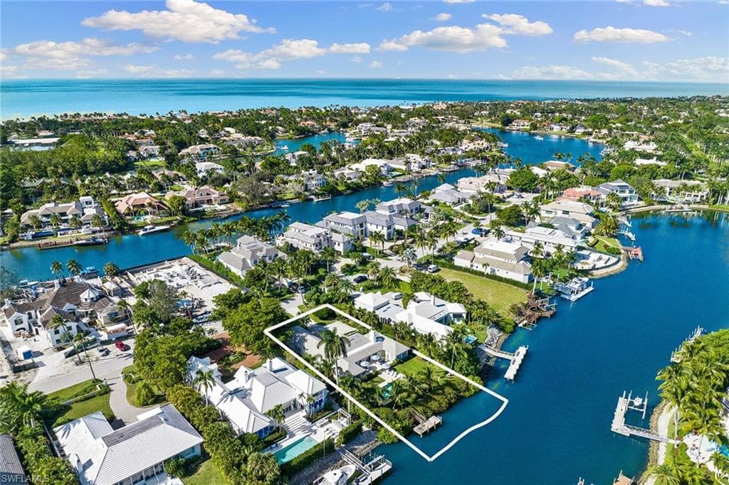 3323 Gin Ln, Naples, FL 34102-47