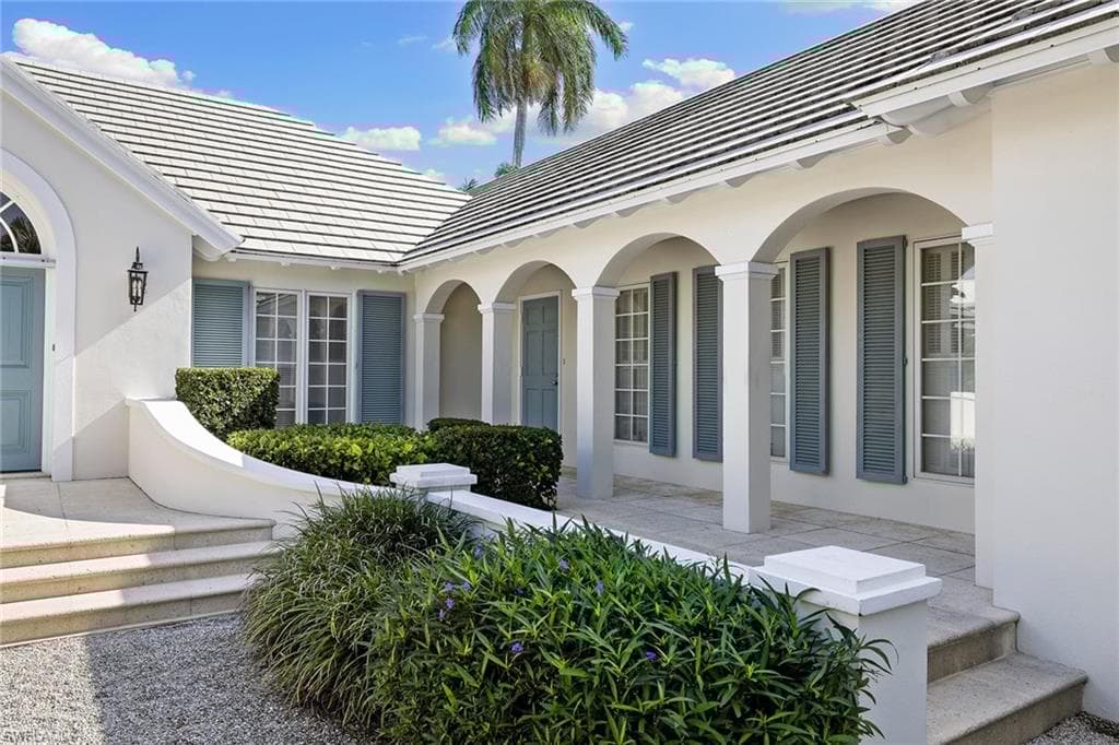 3323 Gin Ln, Naples, FL 34102-4