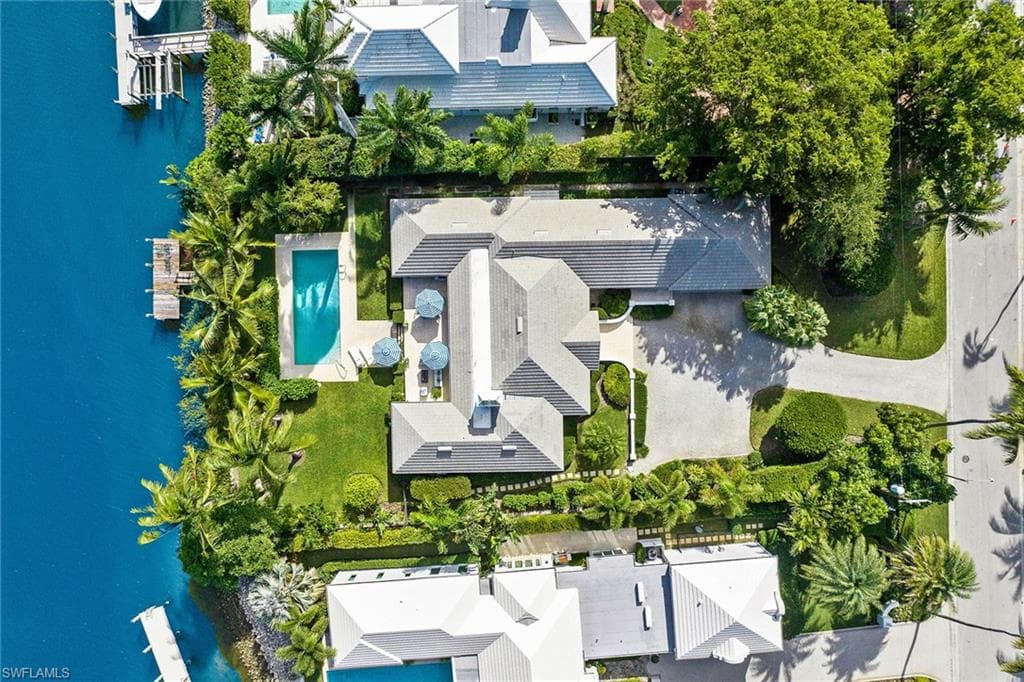 3323 Gin Ln, Naples, FL 34102-51