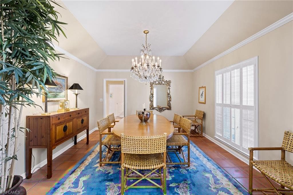 3323 Gin Ln, Naples, FL 34102-6