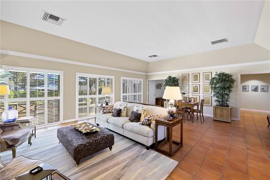 3323 Gin Ln, Naples, FL 34102-8