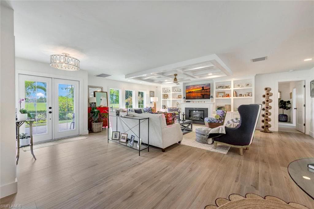 200 Burning Tree Dr, Naples, FL 34105-18