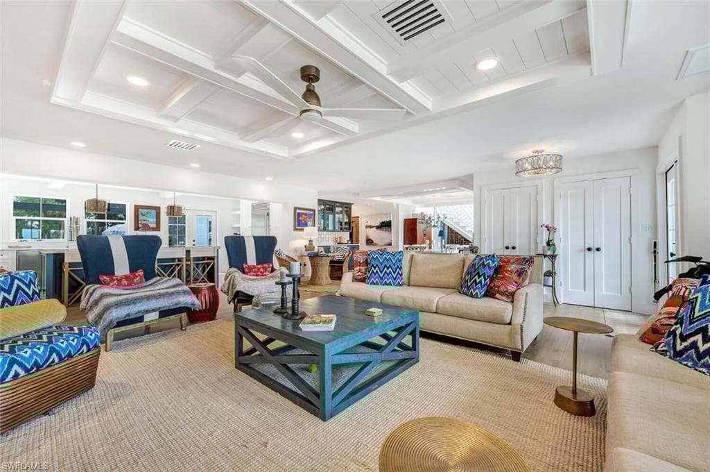200 Burning Tree Dr, Naples, FL 34105-1