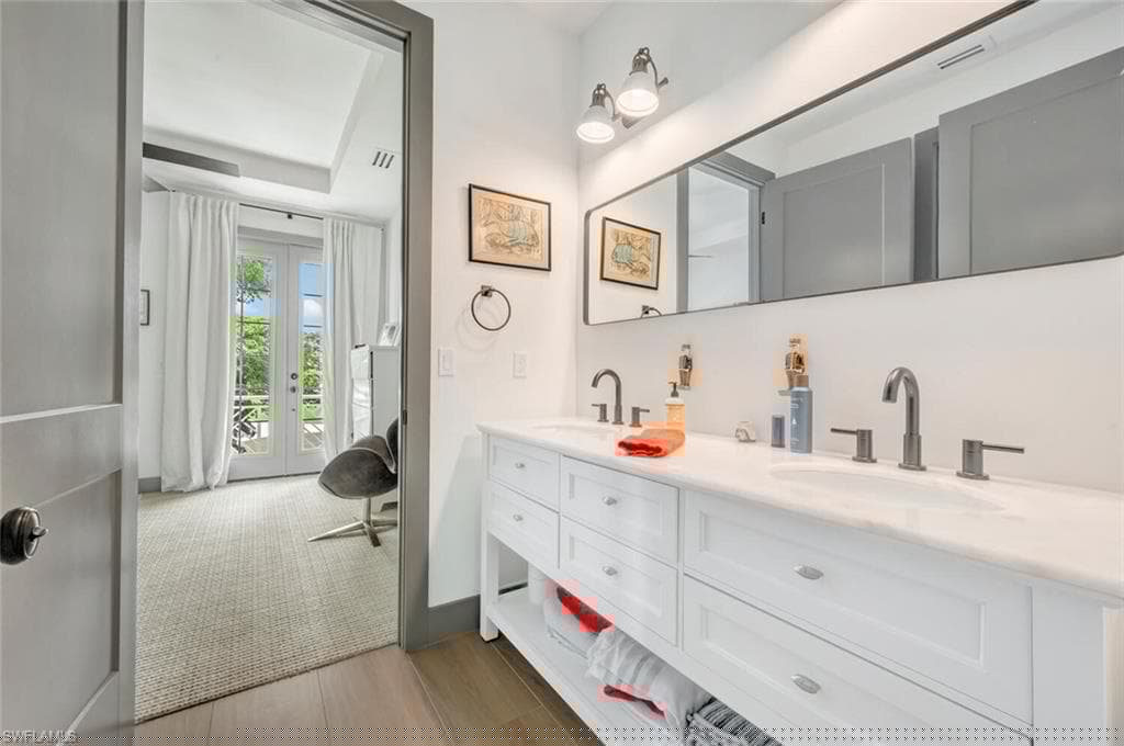 200 Burning Tree Dr, Naples, FL 34105-40
