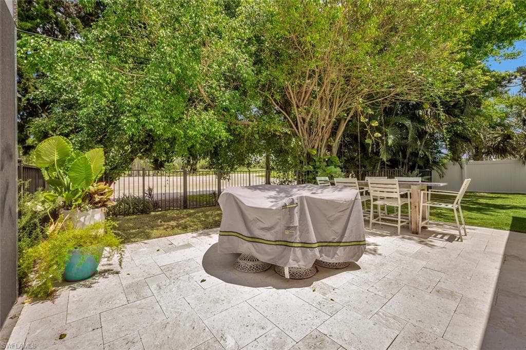 200 Burning Tree Dr, Naples, FL 34105-45