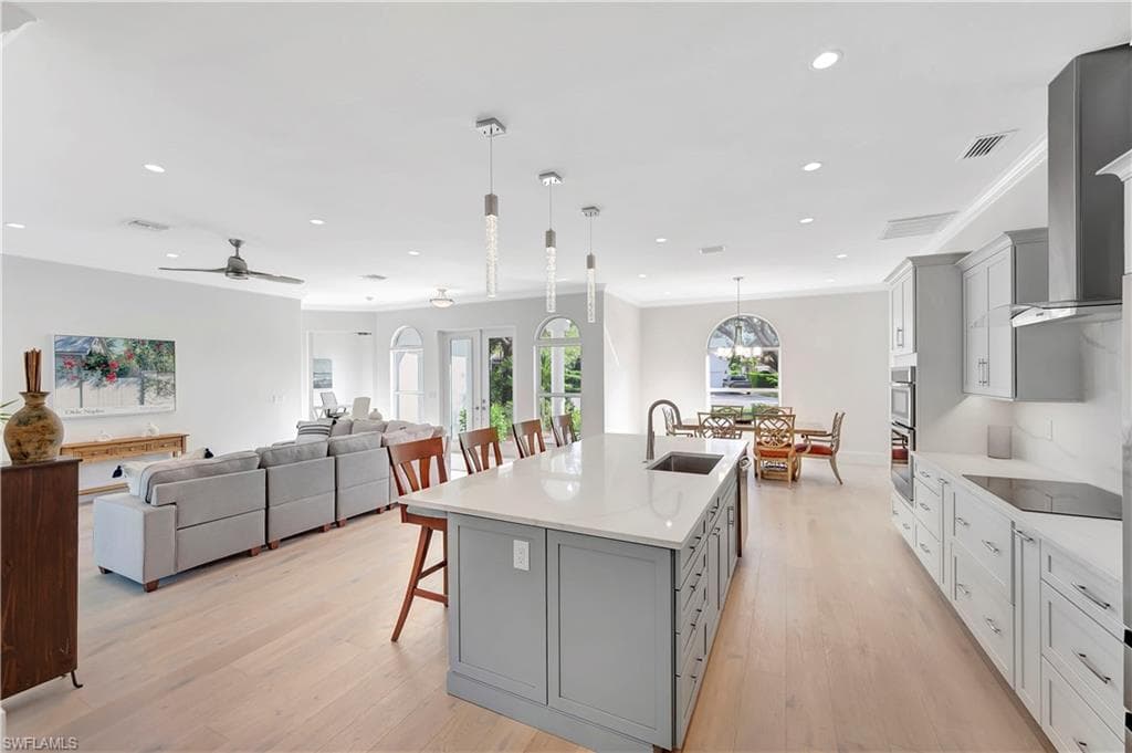 1909 Fairfax Cir, Naples, FL 34109-4