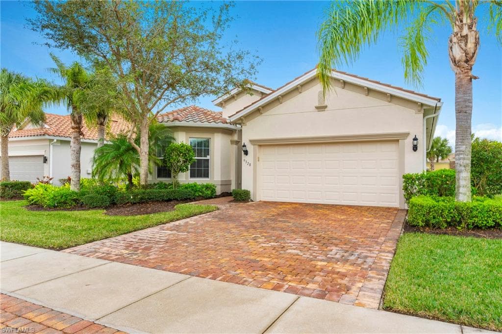 9328 Fieldstone Ln, Naples, FL 34120-3