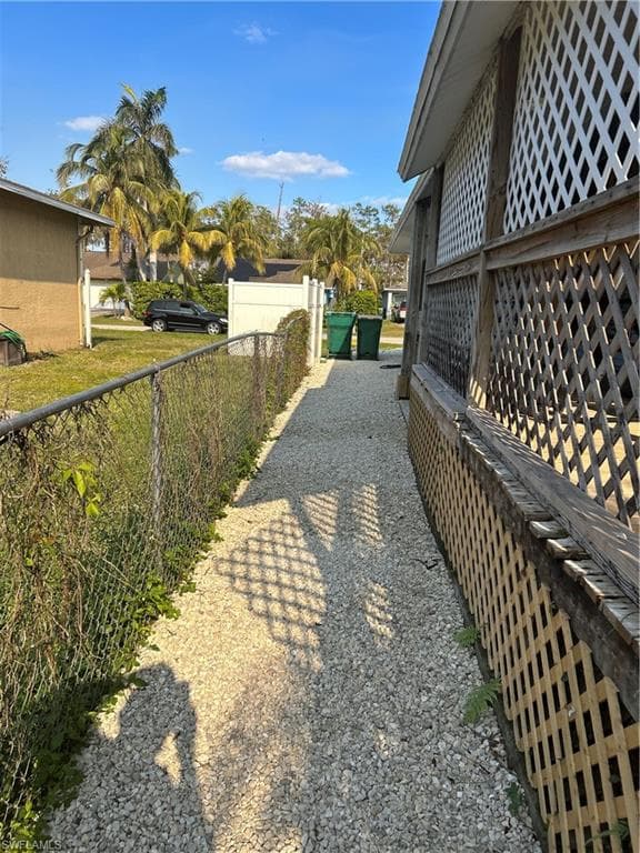 281 Benson St E, Naples, FL 34113-9