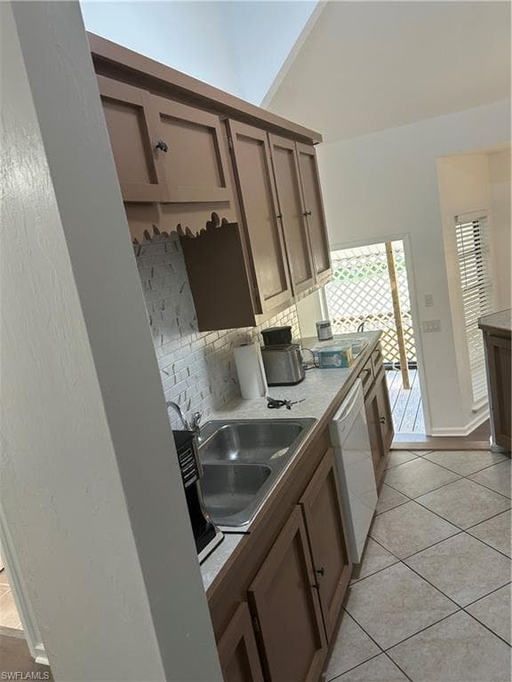281 Benson St E, Naples, FL 34113-6