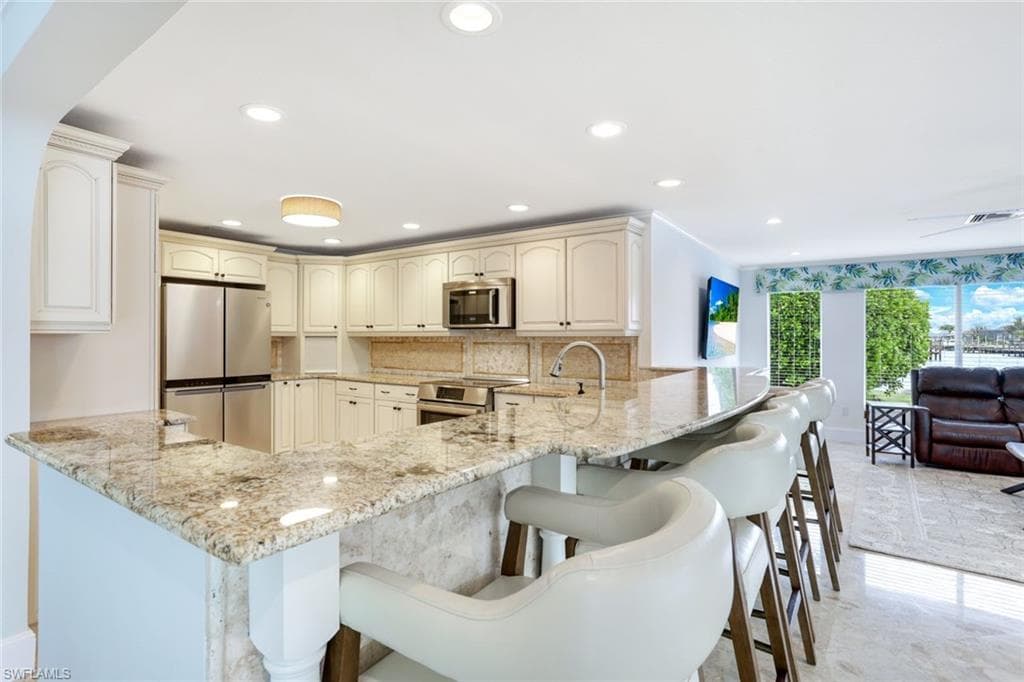 418 Tarpon Ct, Marco Island, FL 34145-15