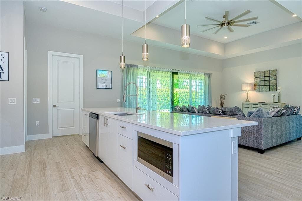 407 24th Ave NW, Naples, FL 34120-5