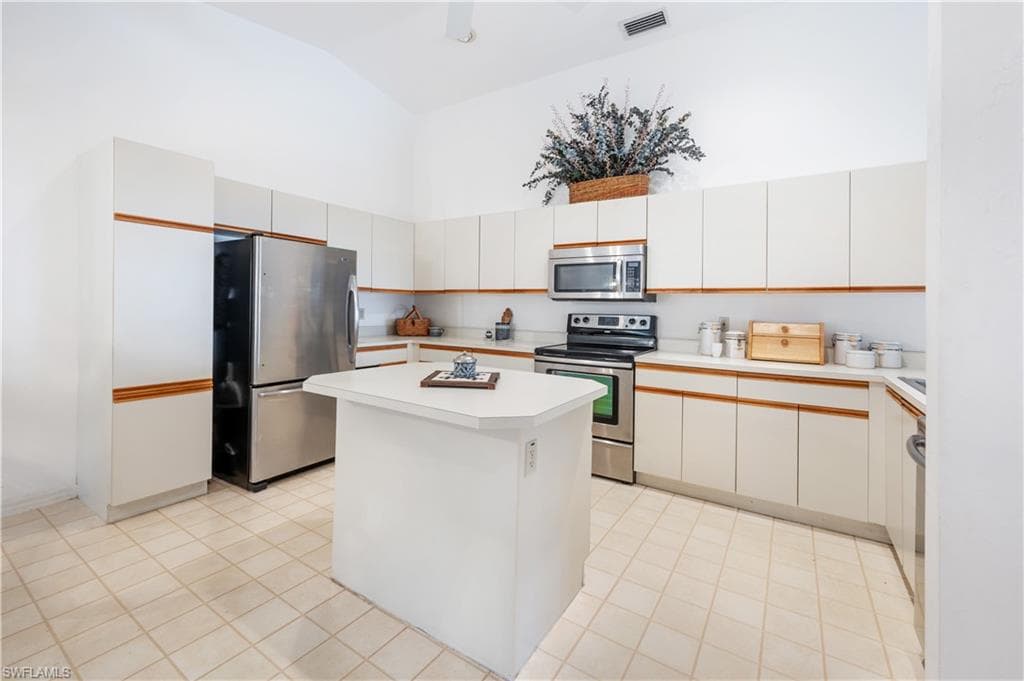 2141 Tama Cir 202, Naples, FL 34112-19