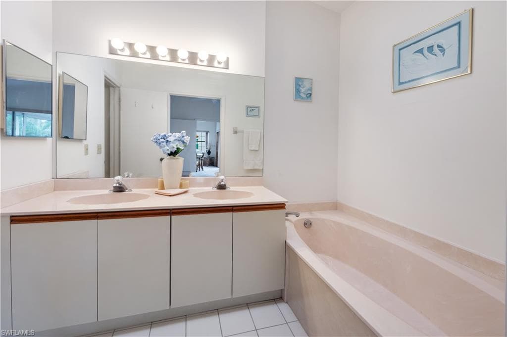 2141 Tama Cir 202, Naples, FL 34112-22