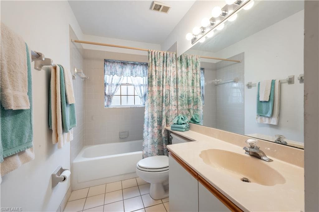 2141 Tama Cir 202, Naples, FL 34112-28
