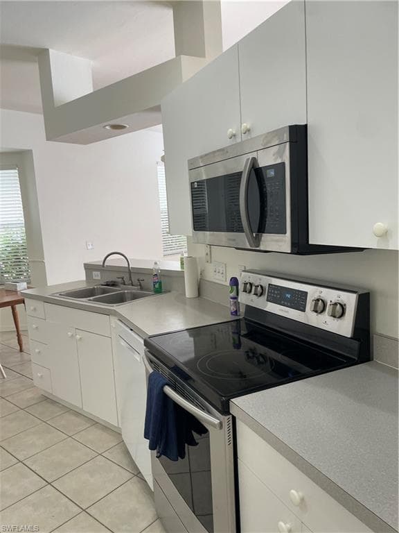 592 Crossfield Cir, Naples, FL 34104-12