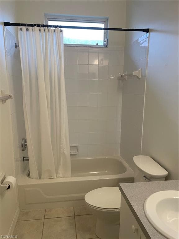 592 Crossfield Cir, Naples, FL 34104-18