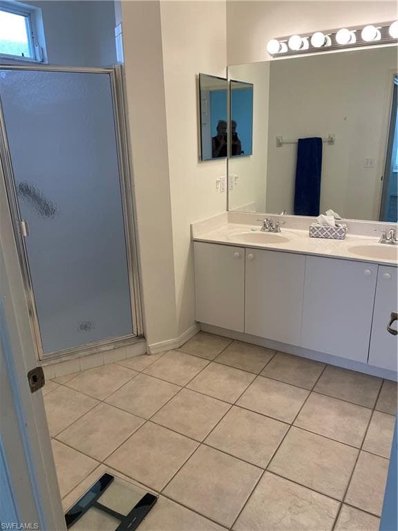 592 Crossfield Cir, Naples, FL 34104-19