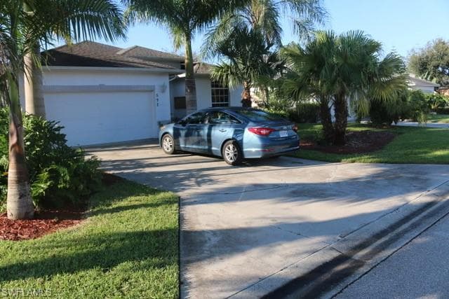 592 Crossfield Cir, Naples, FL 34104-22