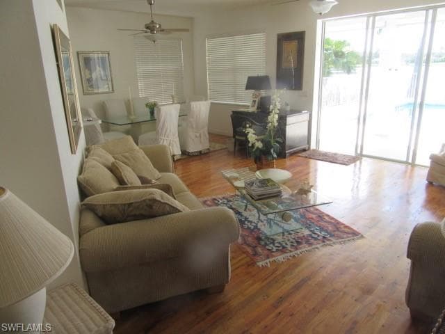 592 Crossfield Cir, Naples, FL 34104-5