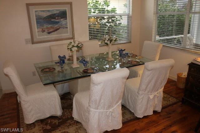 592 Crossfield Cir, Naples, FL 34104-7