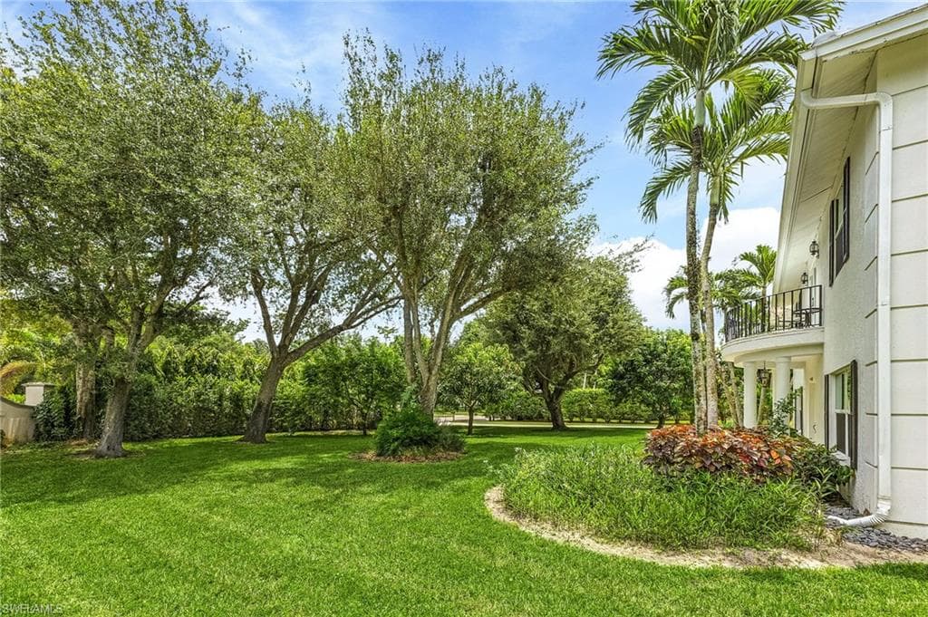 7395 Stonegate Dr, Naples, FL 34109-4