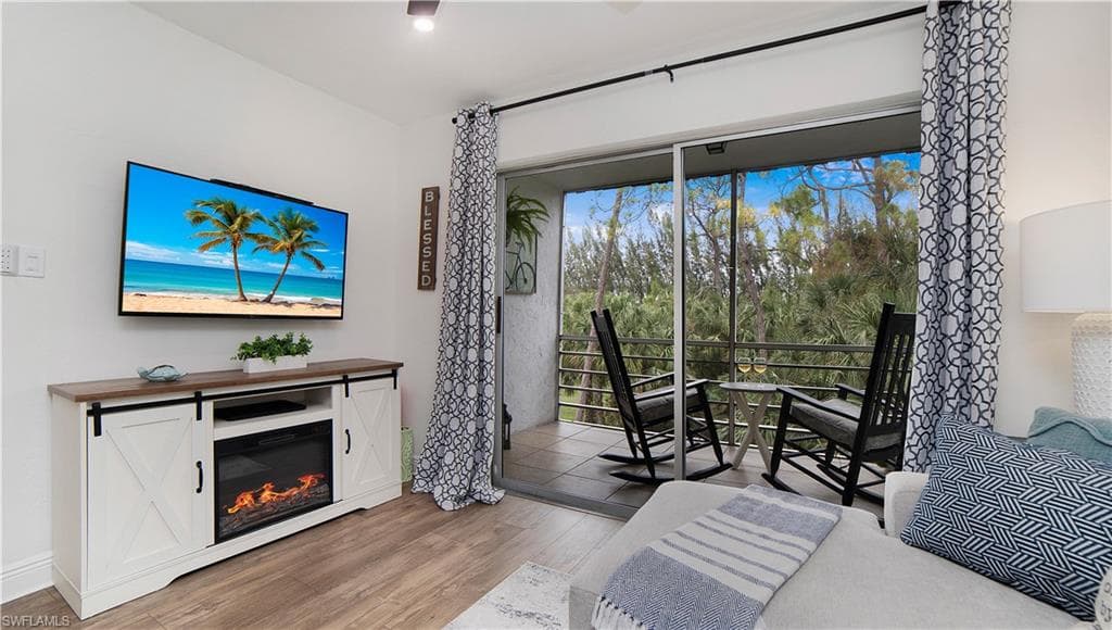 501 Forest Lakes Blvd 1-301, Naples, FL 34105-11