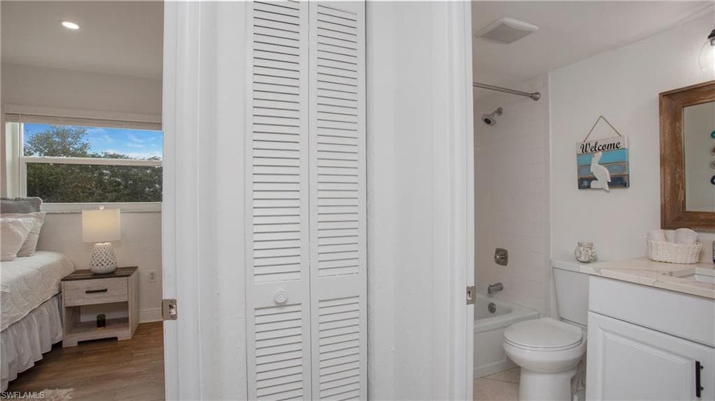 501 Forest Lakes Blvd 1-301, Naples, FL 34105-23