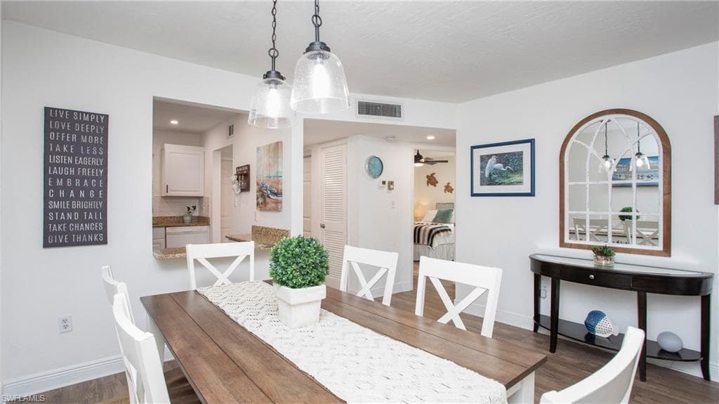501 Forest Lakes Blvd 1-301, Naples, FL 34105-2