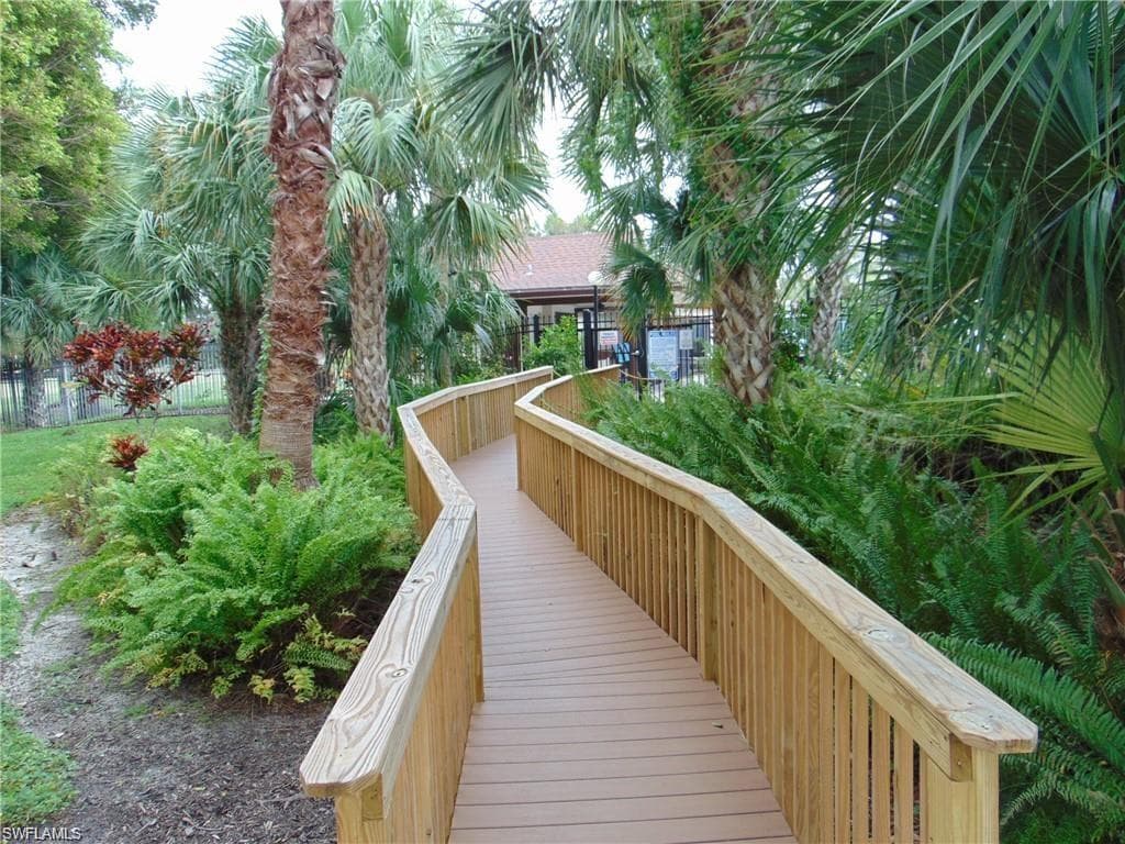 501 Forest Lakes Blvd 1-301, Naples, FL 34105-29