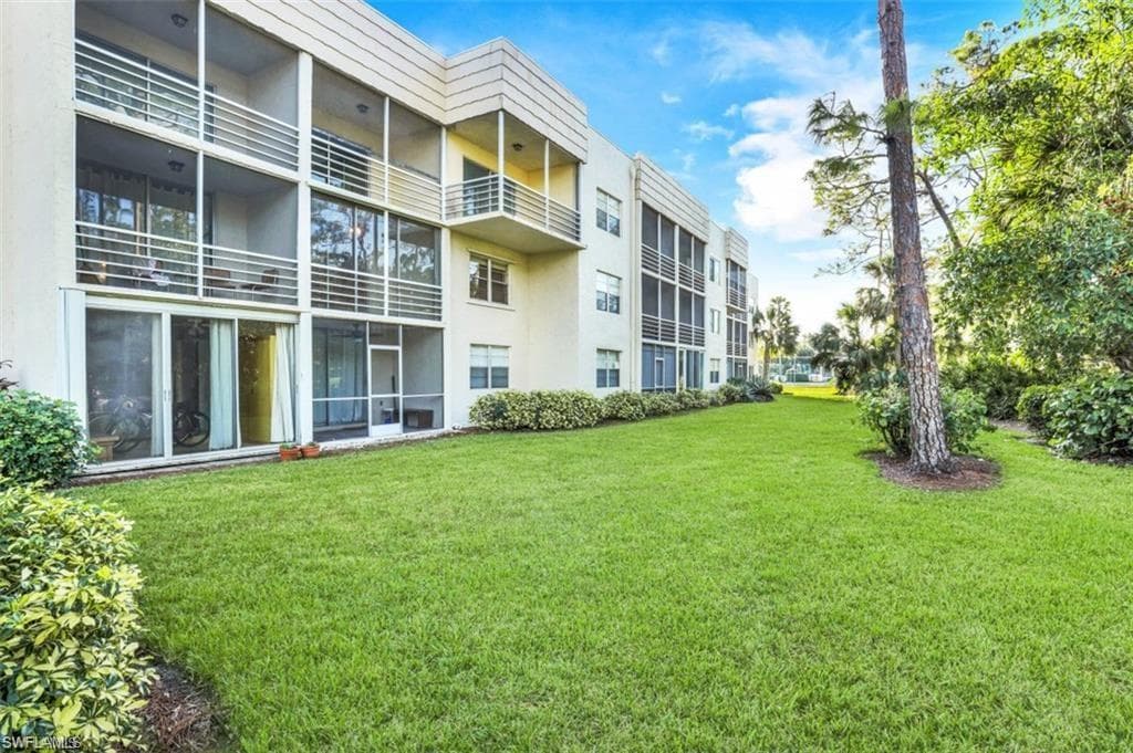 501 Forest Lakes Blvd 1-301, Naples, FL 34105-31