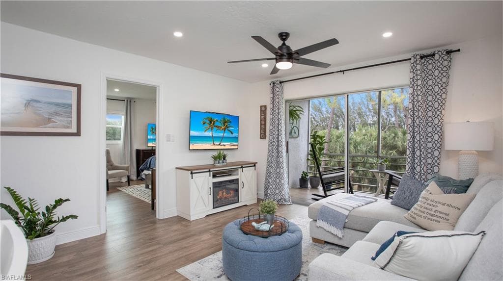 501 Forest Lakes Blvd 1-301, Naples, FL 34105-4