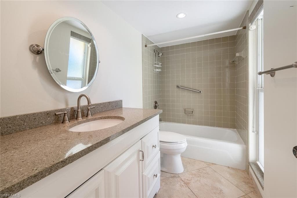 355 Palm Dr 1, Naples, FL 34112-14