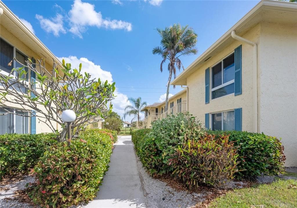 355 Palm Dr 1, Naples, FL 34112-20